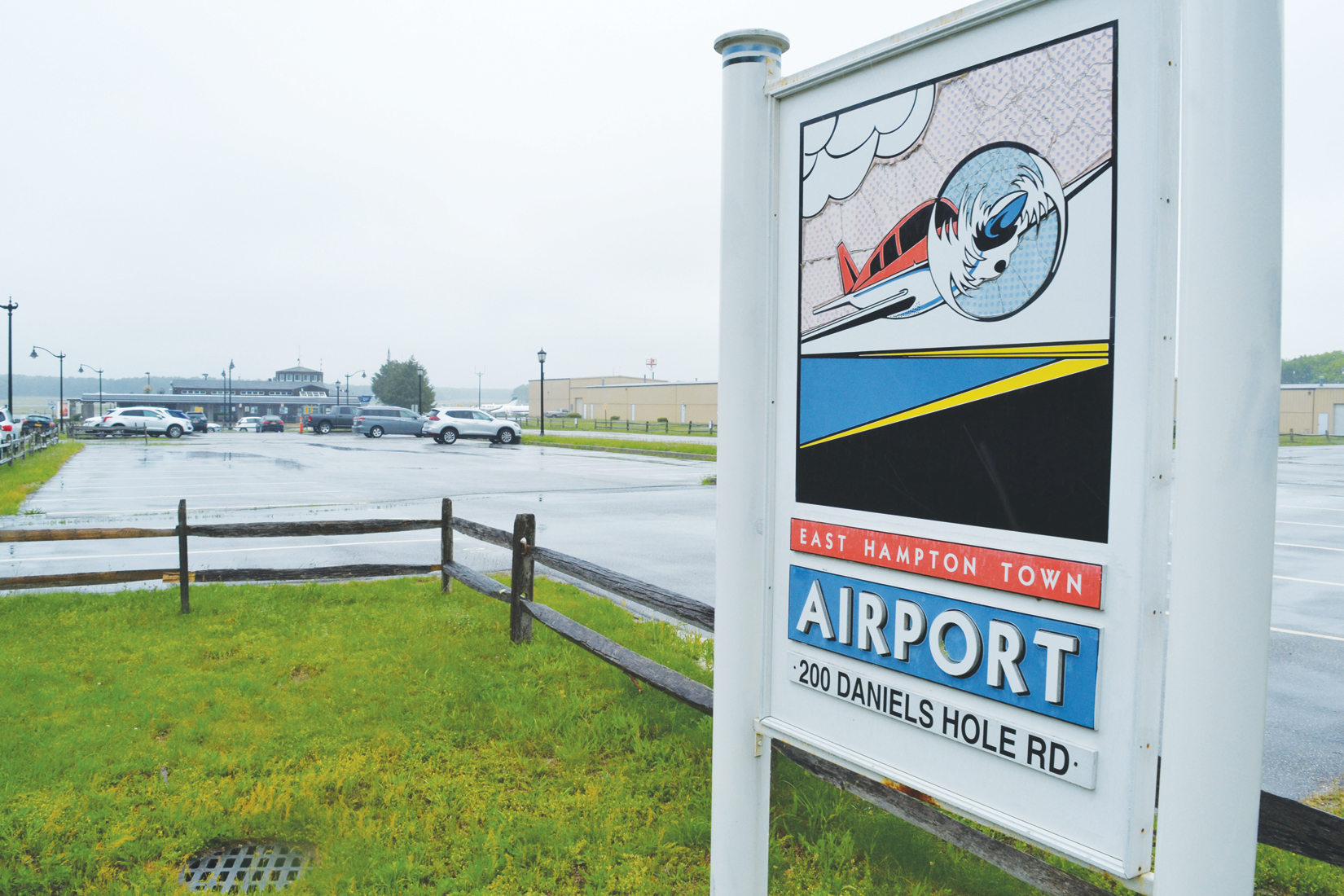 East Hampton Airport sign