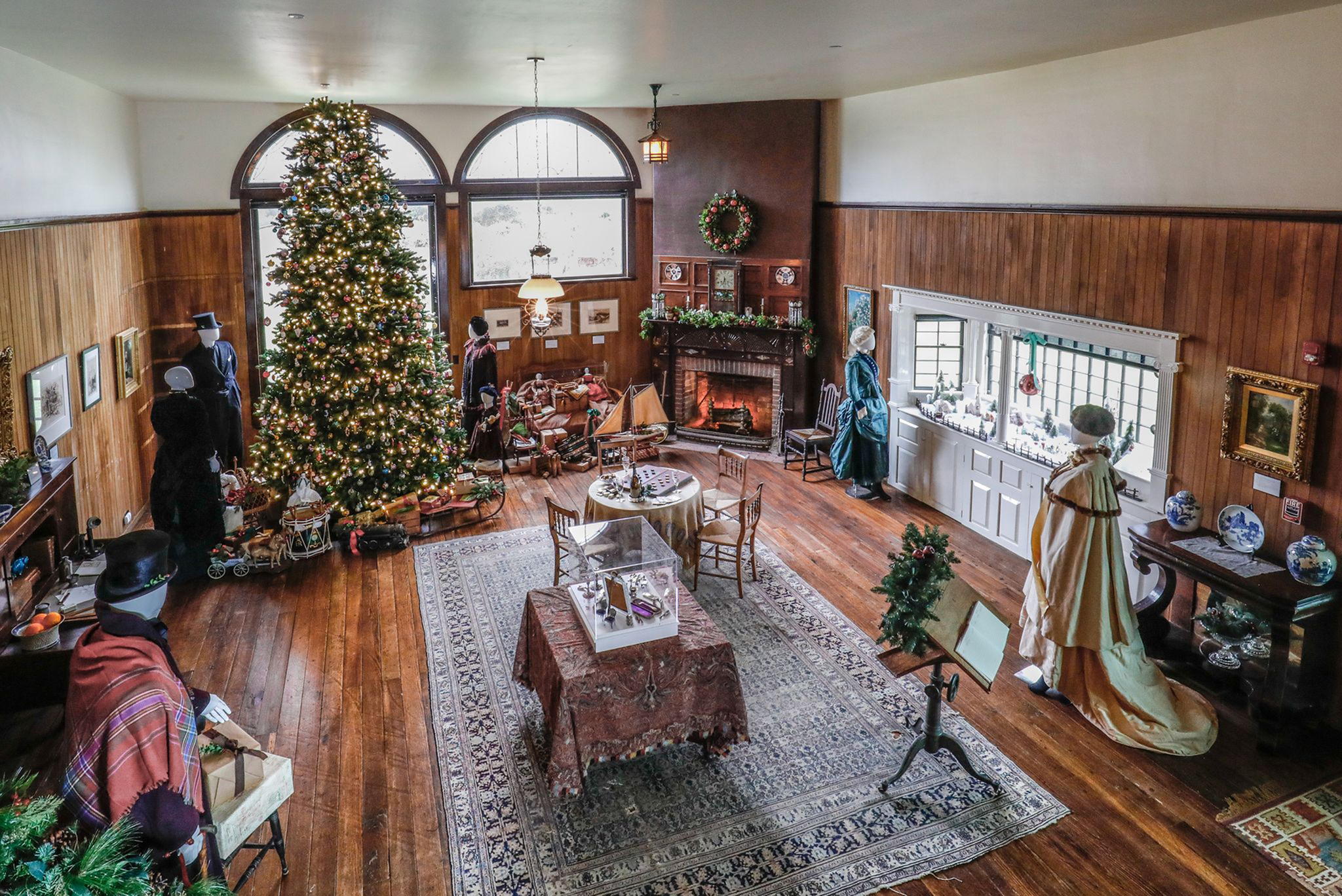 Moran Studio decorated for Victorian Christmas.