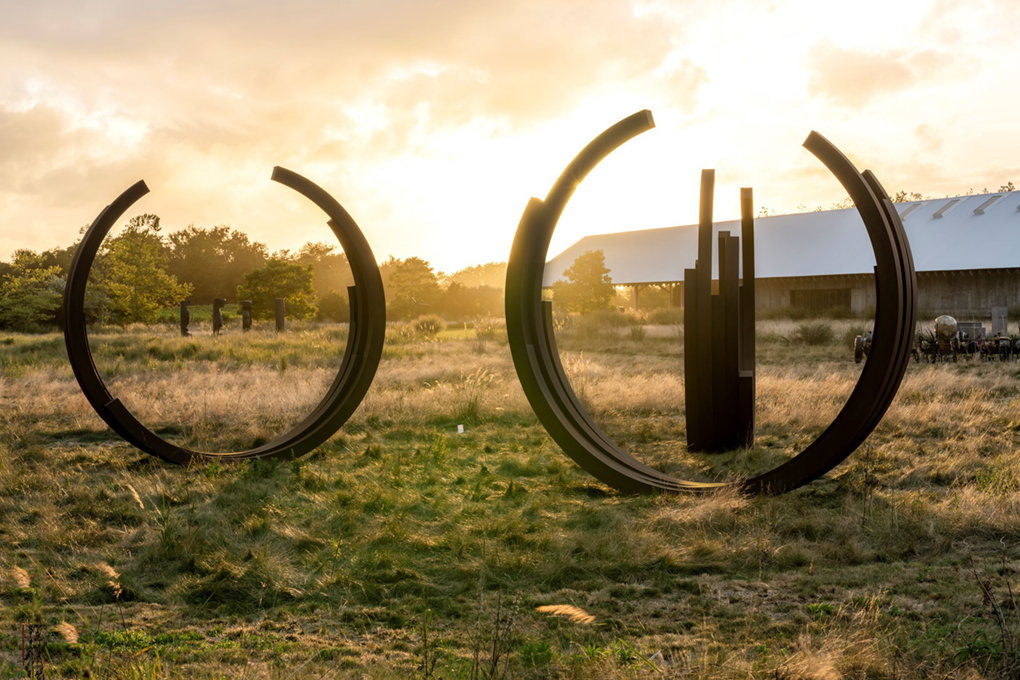 Bernar Venet's Arcs in Disorder: 220.5° Arc x 15, 2006.