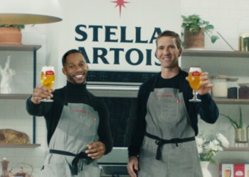 Victor Cruz and Eli Manning serving up Stella Stadium Bites by Blue Apron.