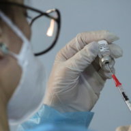 A medical worker prepares a dose of the Pfizer-BioNTech COVID-19 vaccine