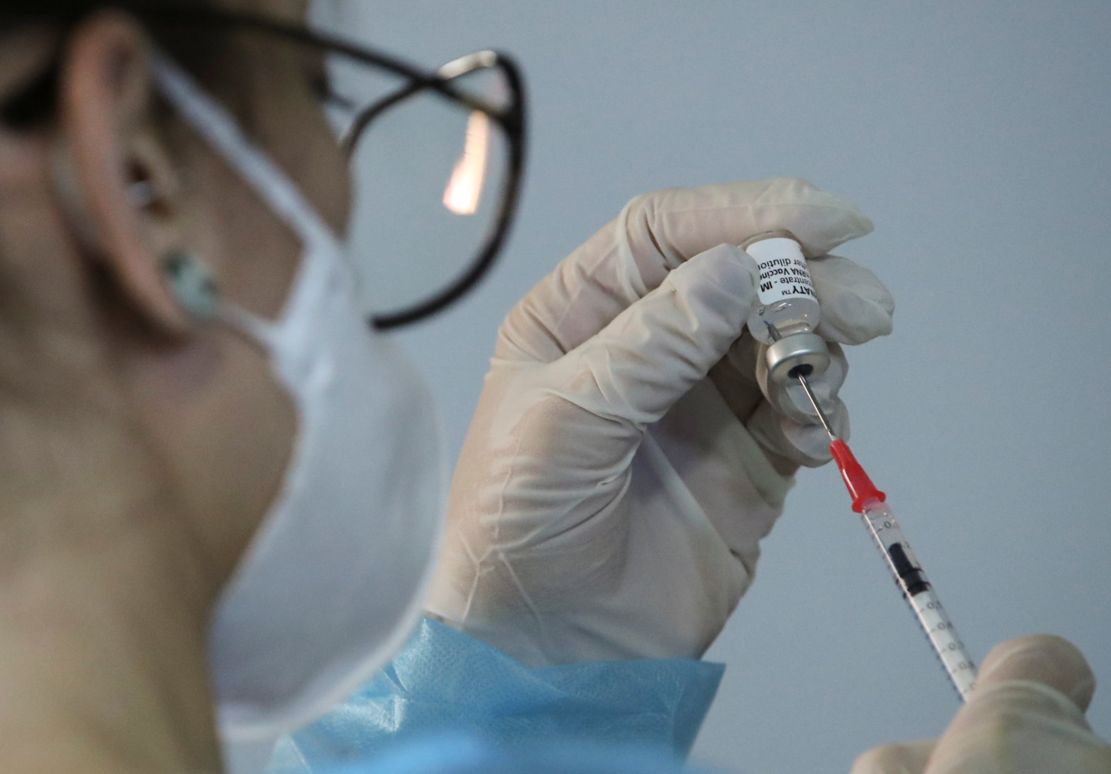 A medical worker prepares a dose of the Pfizer-BioNTech COVID-19 vaccine