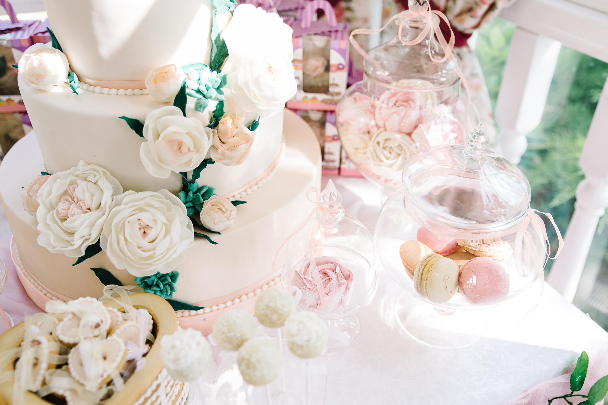 You can’t put your wedding cake planning on hold forever; get a jump start at the wedding showcase!