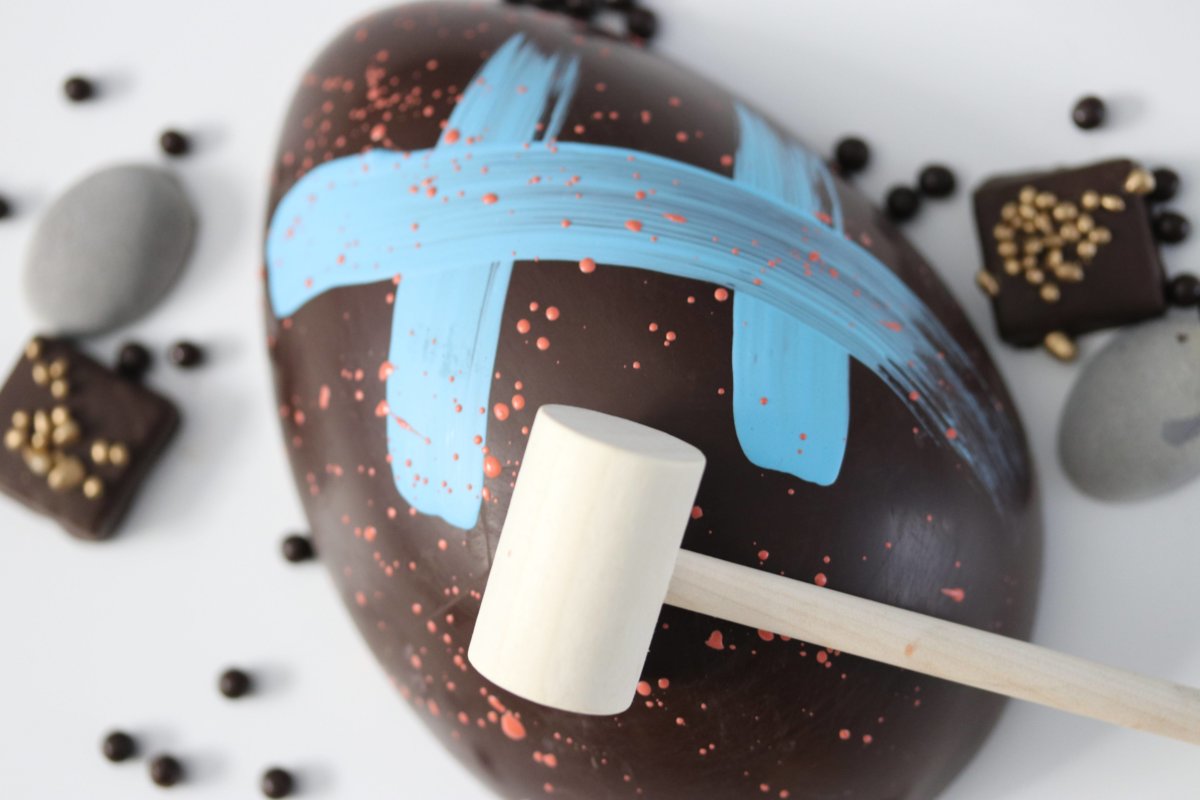 A Disset Chocolate Easter egg breaker