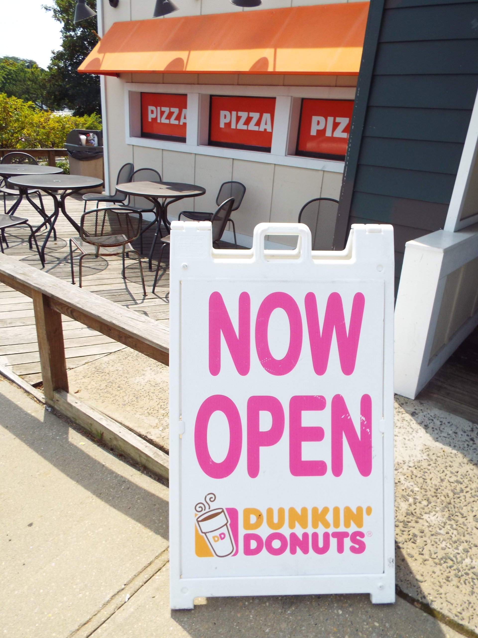 P&G Pizza and Dunkin' Donuts Southampton exterior sign