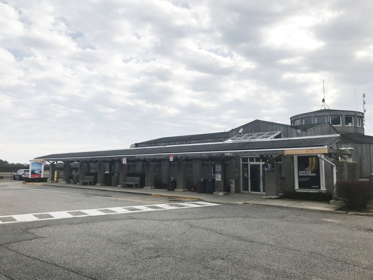 East Hampton Airport terminal