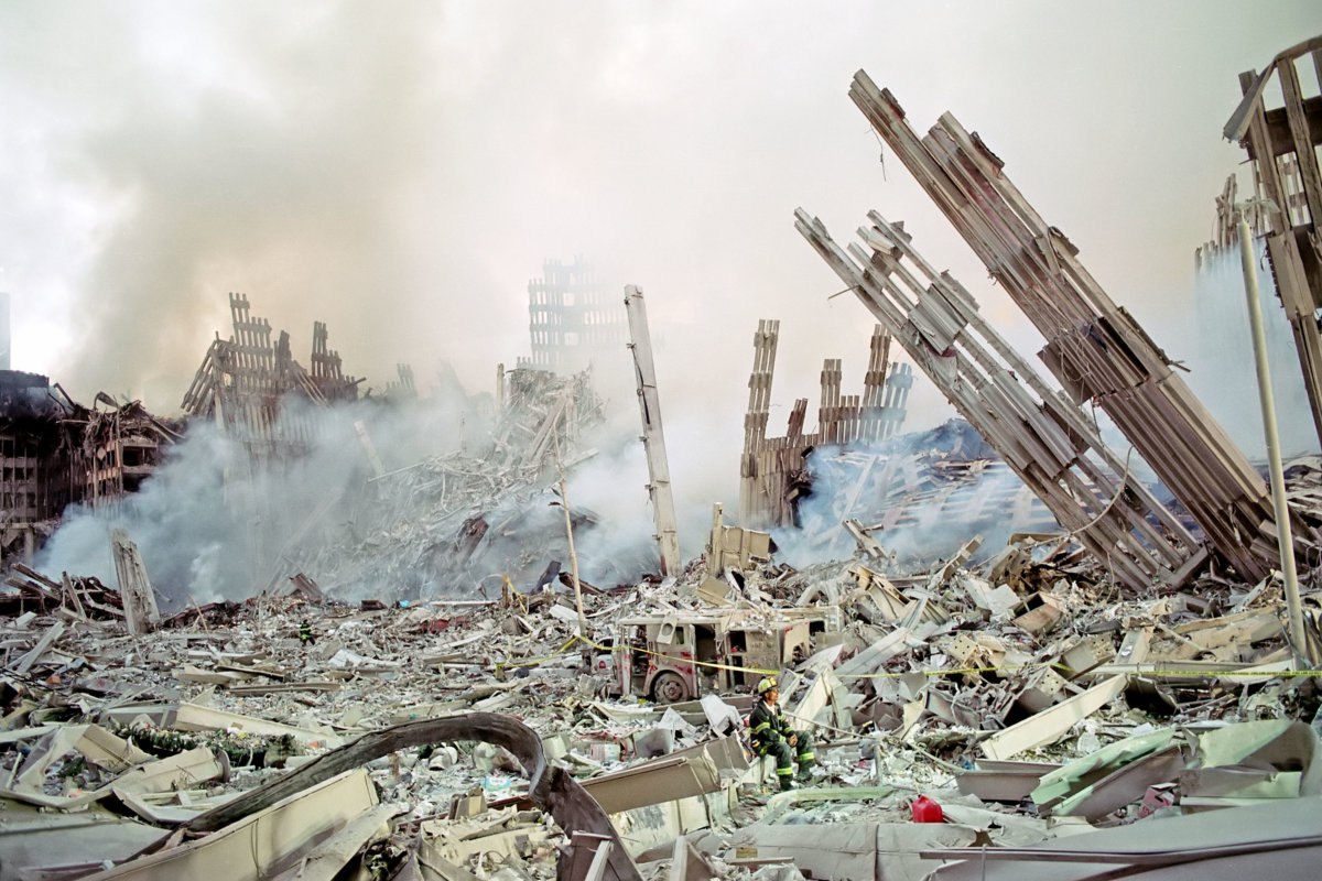 One of Michael Heller’s photos from Ground Zero, the day after the September 11 attack, won an award in the 2004 international Videofuego (“Fire photo and video”) contest. The “Premio-Internacional Bombero de Oro de Fotografia” award translates to “International Gold Firefighter Award for Photography.”