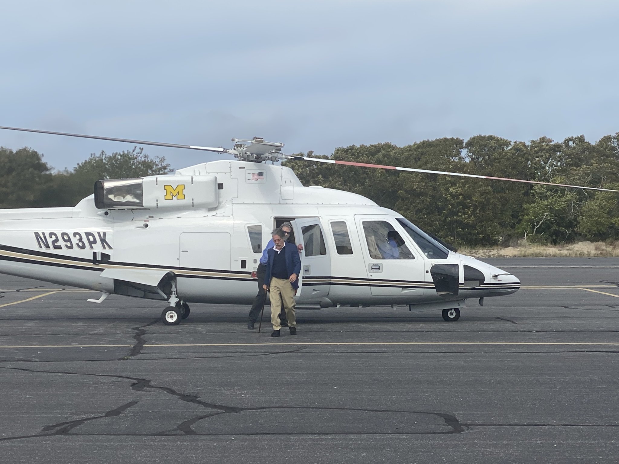 Geraldo steps off the helicopter he borrowed from Sean Hannity.