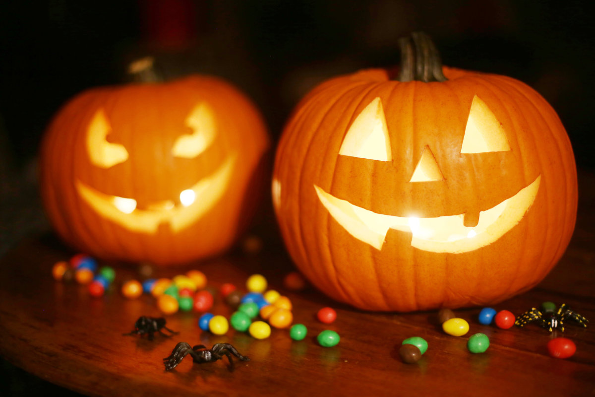 Happy Halloween jack-o-lanterns pumpkins