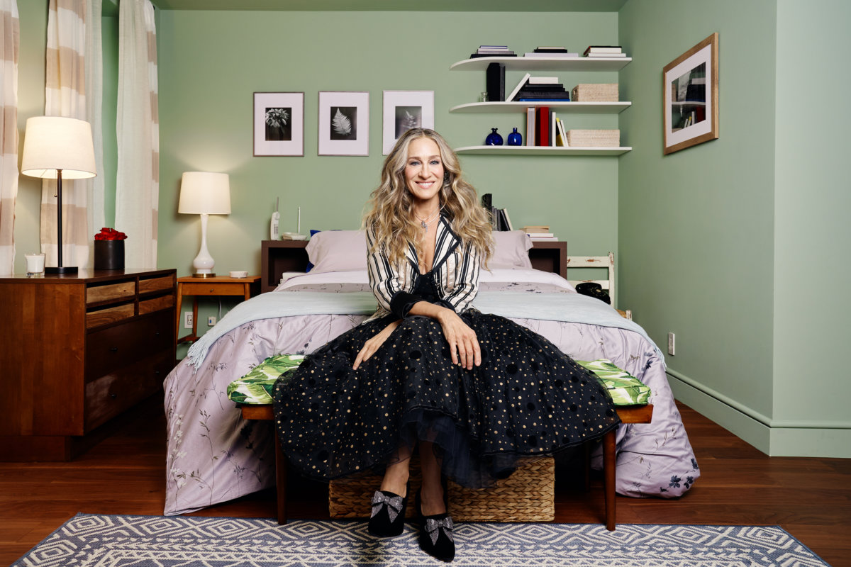 Sarah Jessica Parker in Carrie Bradshaw's Sex and the City Airbnb apartment
