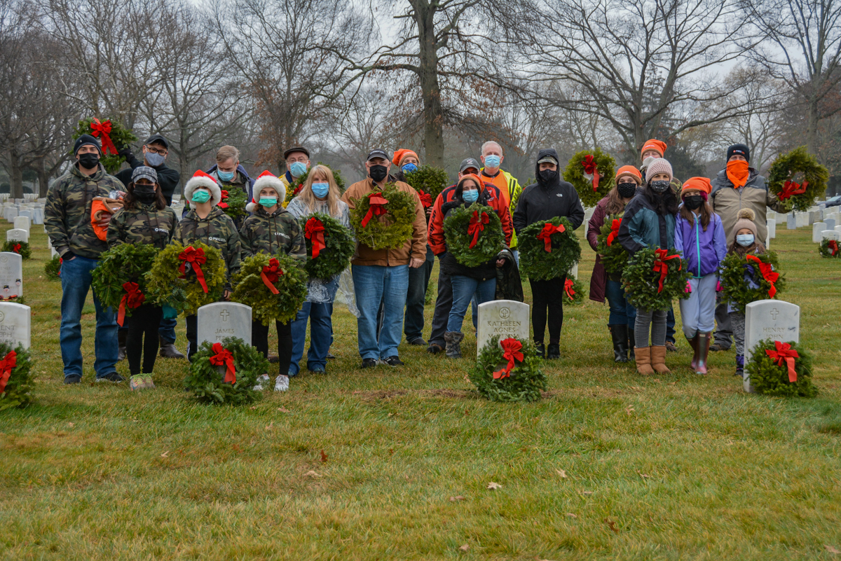 PSEGLI team for Wreaths Across America 2021
