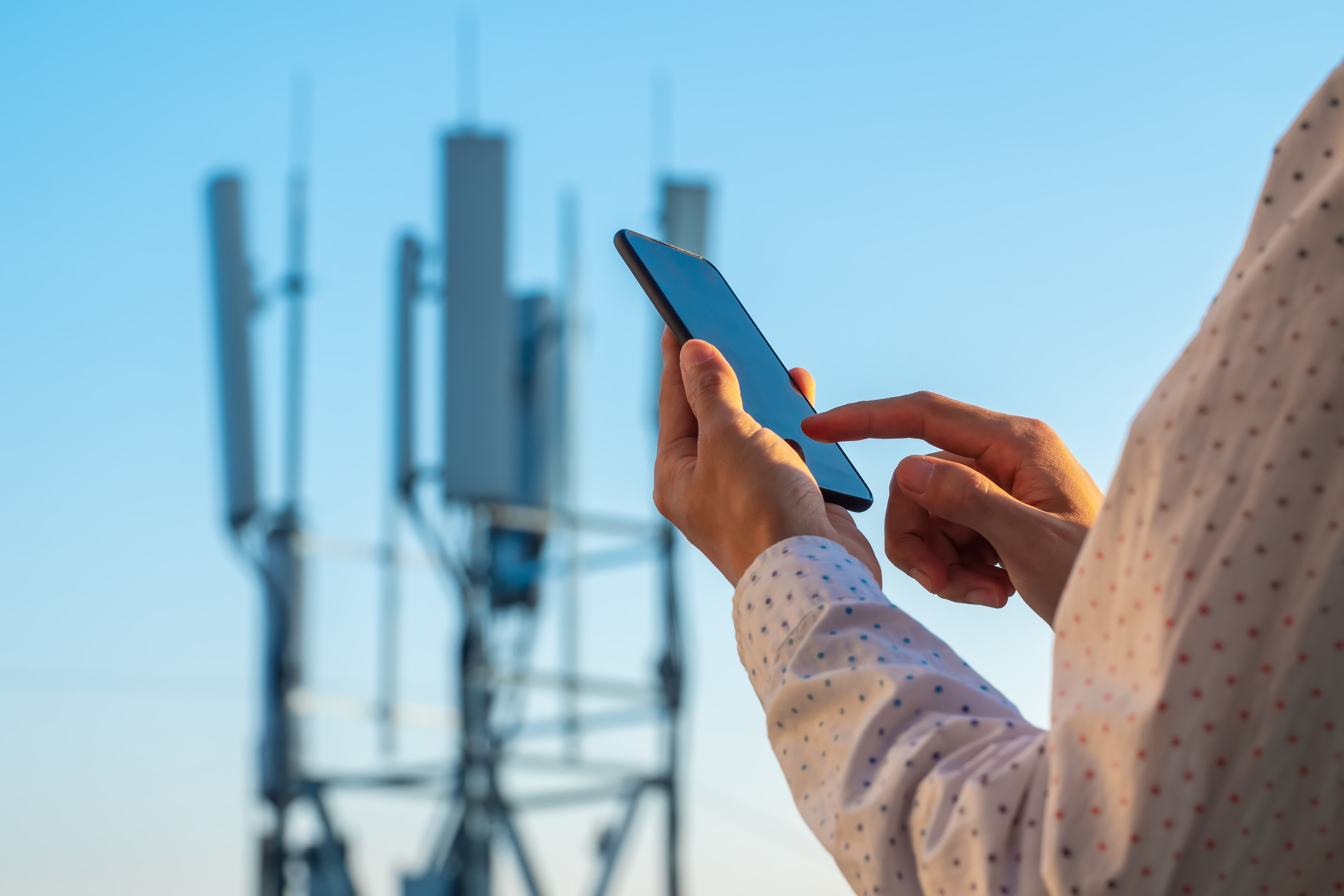 Hamptons cell service may require unsightly cell towers