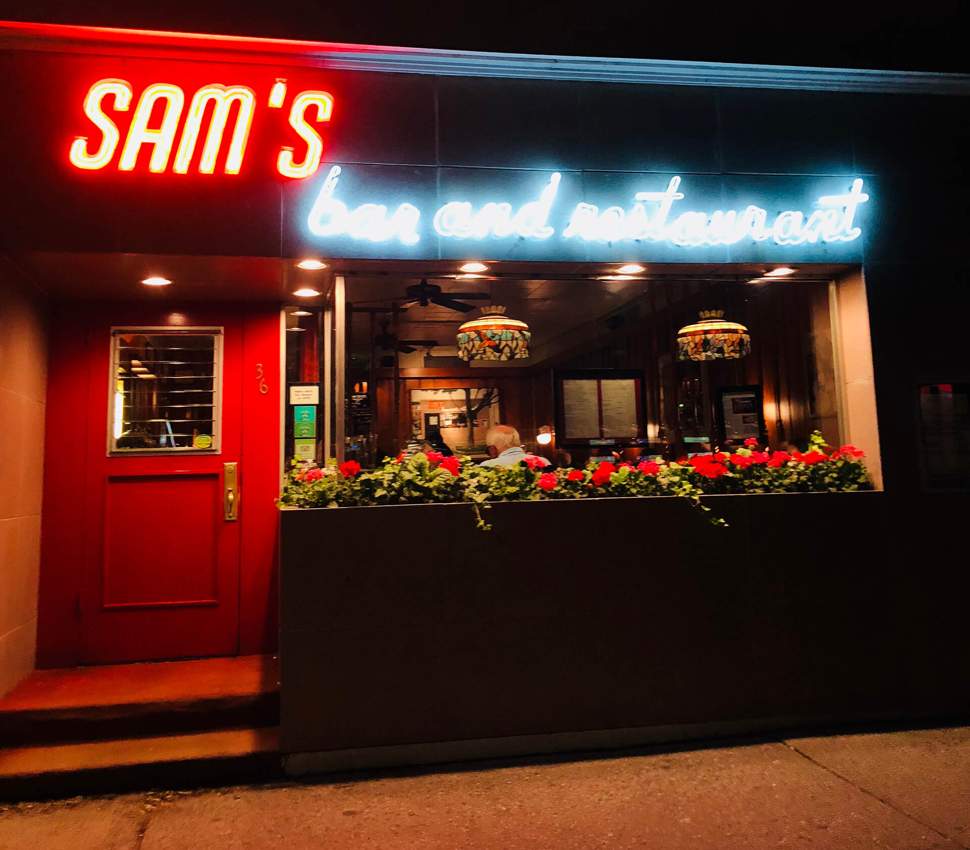 Sam's Bar and Restaurant in East Hampton, home of Sam's famous pizza