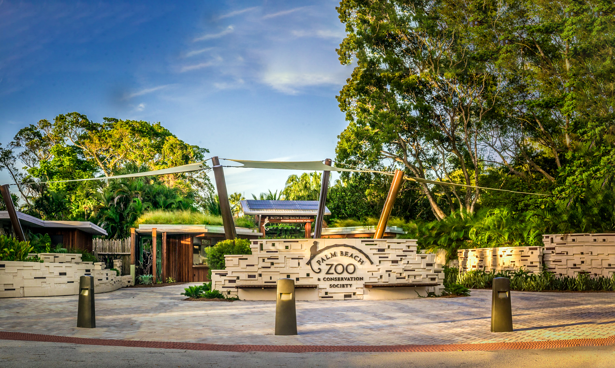 The front entrance of the Palm Beach Zoo & Conservation Society