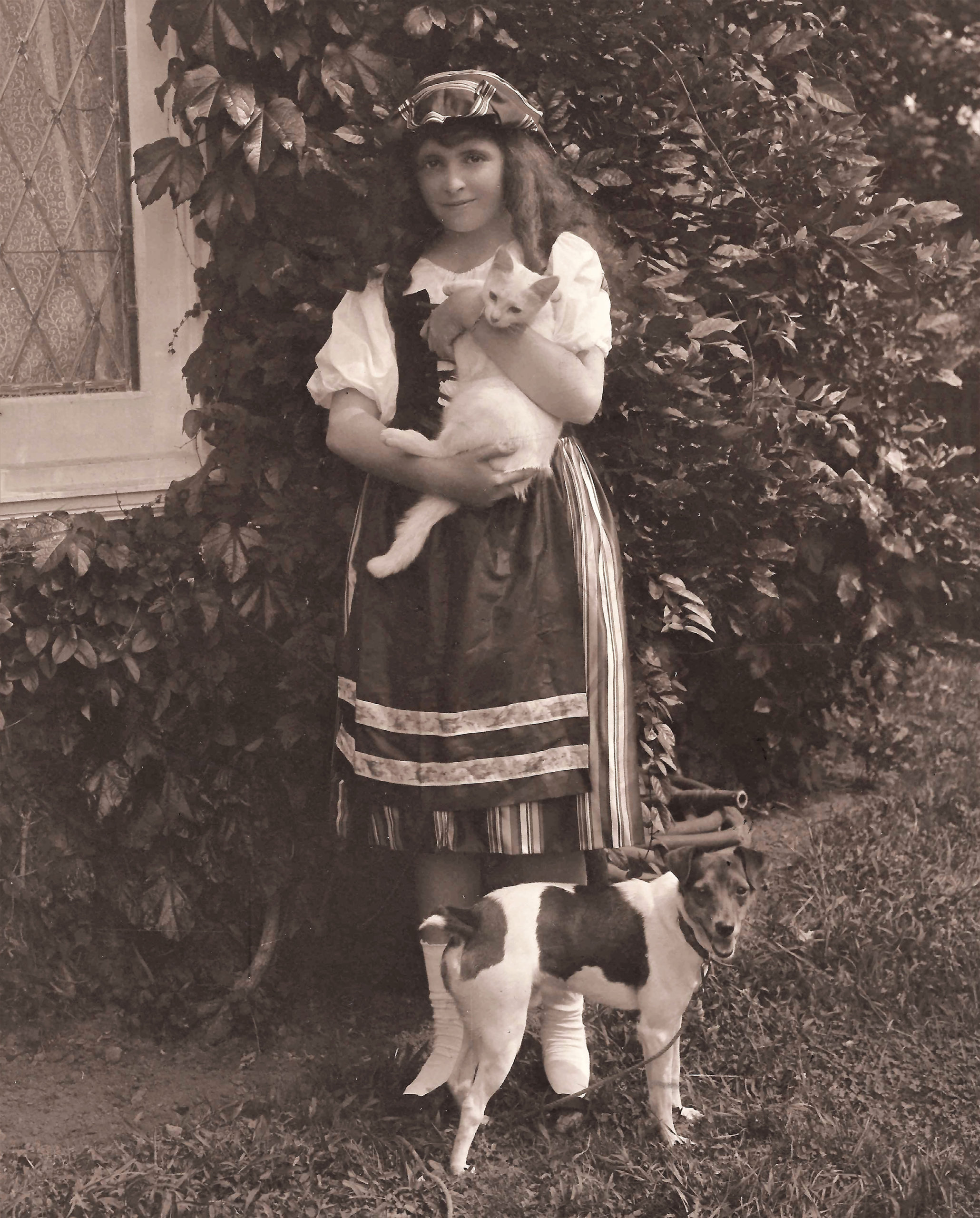 Rose de Rose with pets, photo c. 1910, Southampton History Museum Collections