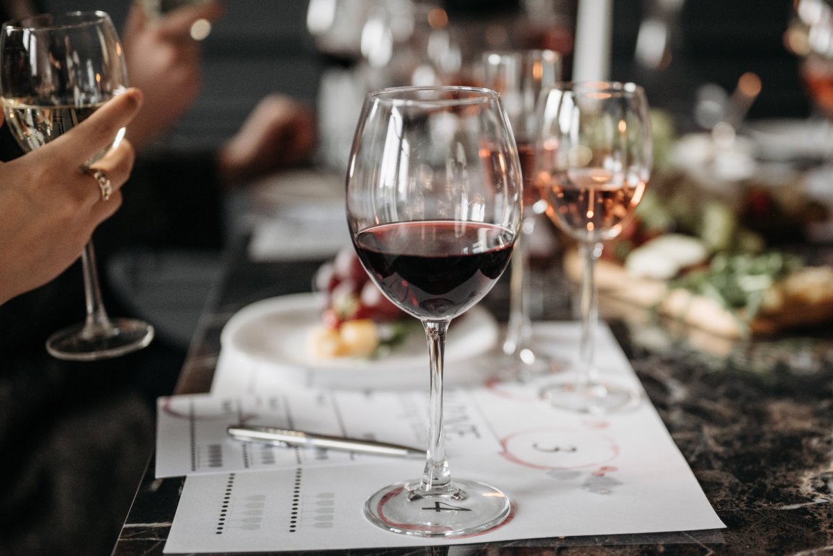 Rogers Memorial Library Foundation Wine Tasting Party 2022