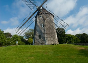 The old Hook Windmill in East Hampton can stay