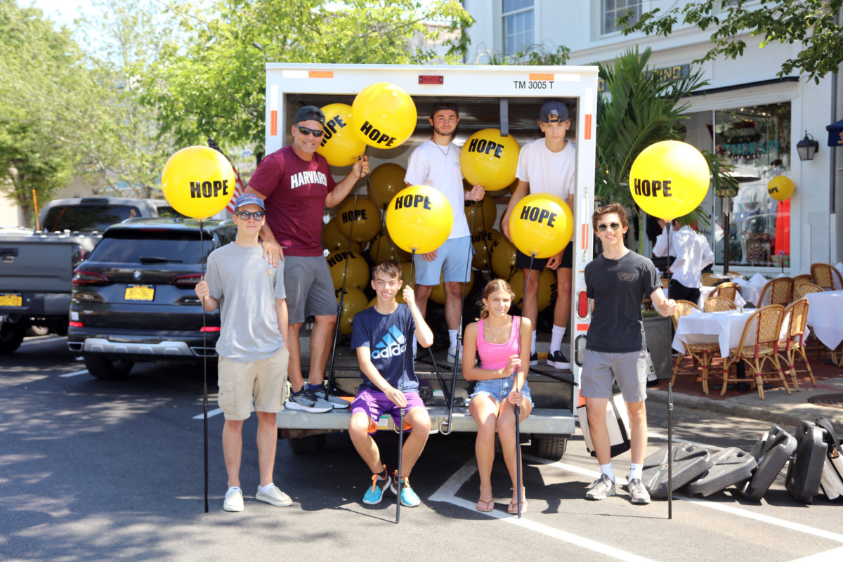 Coach Eddie Arnold, Jacob Warden, Jake Cook, Evan Simioni, Dylan Koszalka, Amanda Koszalka, Andrew Souhradh helped shops set up balloons for the Week of Hope and Race of Hope
