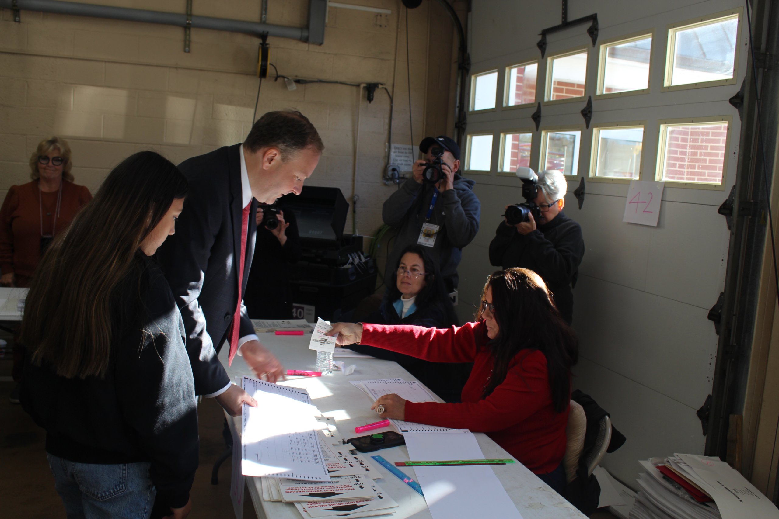 Lee Zeldin votes in Mastic on Election Day 2022