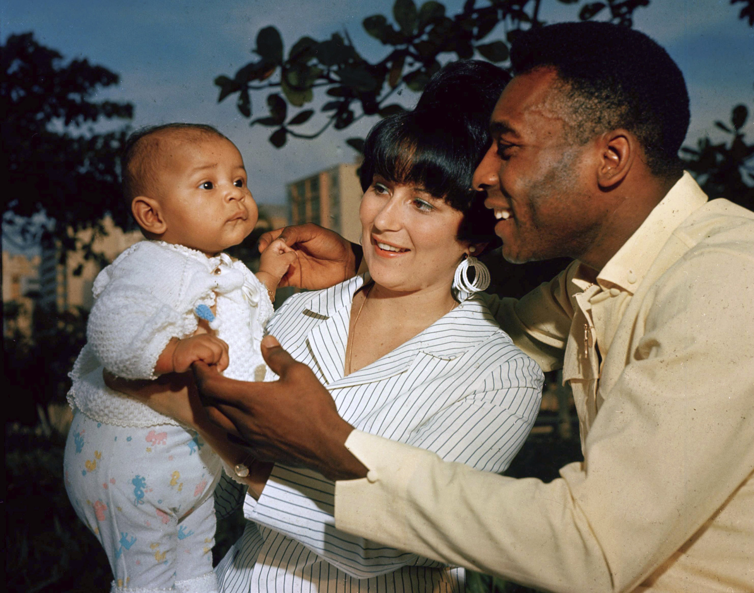 Pelé and his wife Rosemeri pose for a photo with their daughter Kelly, in an unknown location, June 1967