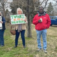 Protesters oppose the East Hampton village ambulance plan (Taylor K. Vecsey)