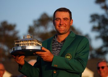 Golf - The Masters - Augusta National Golf Club - Augusta, Georgia, U.S. - April 10, 2022 Scottie Scheffler of the U.S. poses in his green jacket with the trophy after winning The Masters REUTERS/Brian Snyder