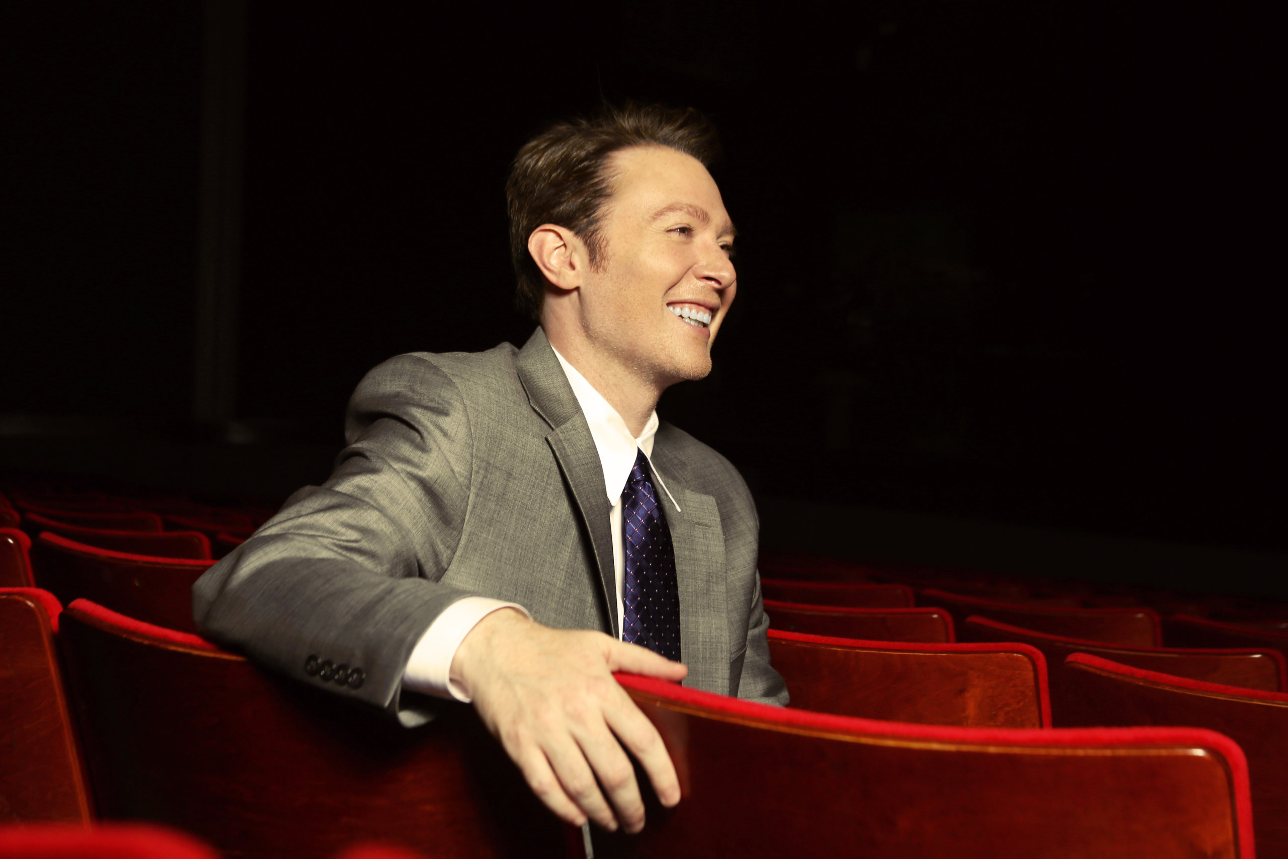 Clay Aiken on the couch