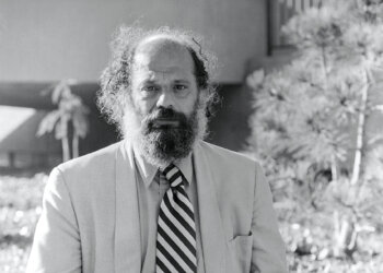 Allen Ginsberg on the grounds of the San Francisco Poetry Center, 1979, Photo: ©Joey Tranchina (cropped)
