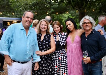 Rnore Kntzer, Maria Moore (WHB Mayor), Michelle Kanter, Maya Browne, Laureace Pels at the Wildlife Gala