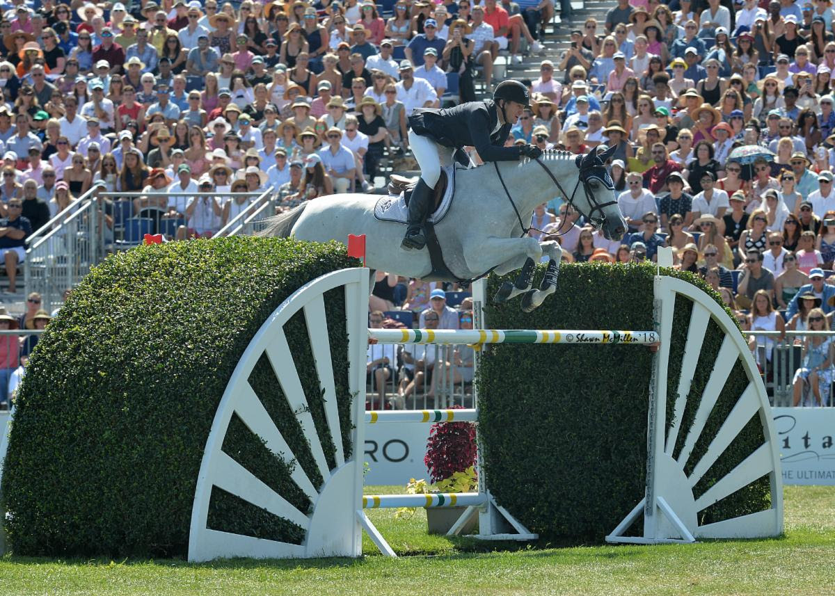 McLain Ward and HH Gigi's Girl on their way to victory in the 2018 Hampton Classic Grand Prix