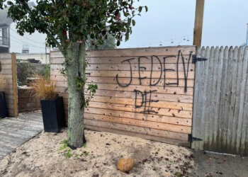 Hateful anti-Semitic graffiti in Montauk Jeden Die