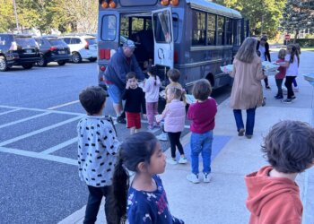 Sag Harbor students are donating cake to those in need