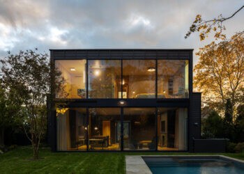 Designed by Garnet DePasquale Project, the residence at 27 Meadowlark Lane, now listed at $7.495 million, won an architecture design award in 2020. DJR Photography