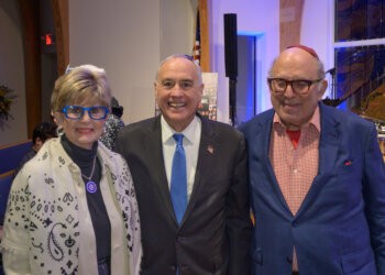 Sandra Cahn, Thomas P. DiNapoli, Stewart Cahn at Hampton Synagogue's Stand with Israel Event