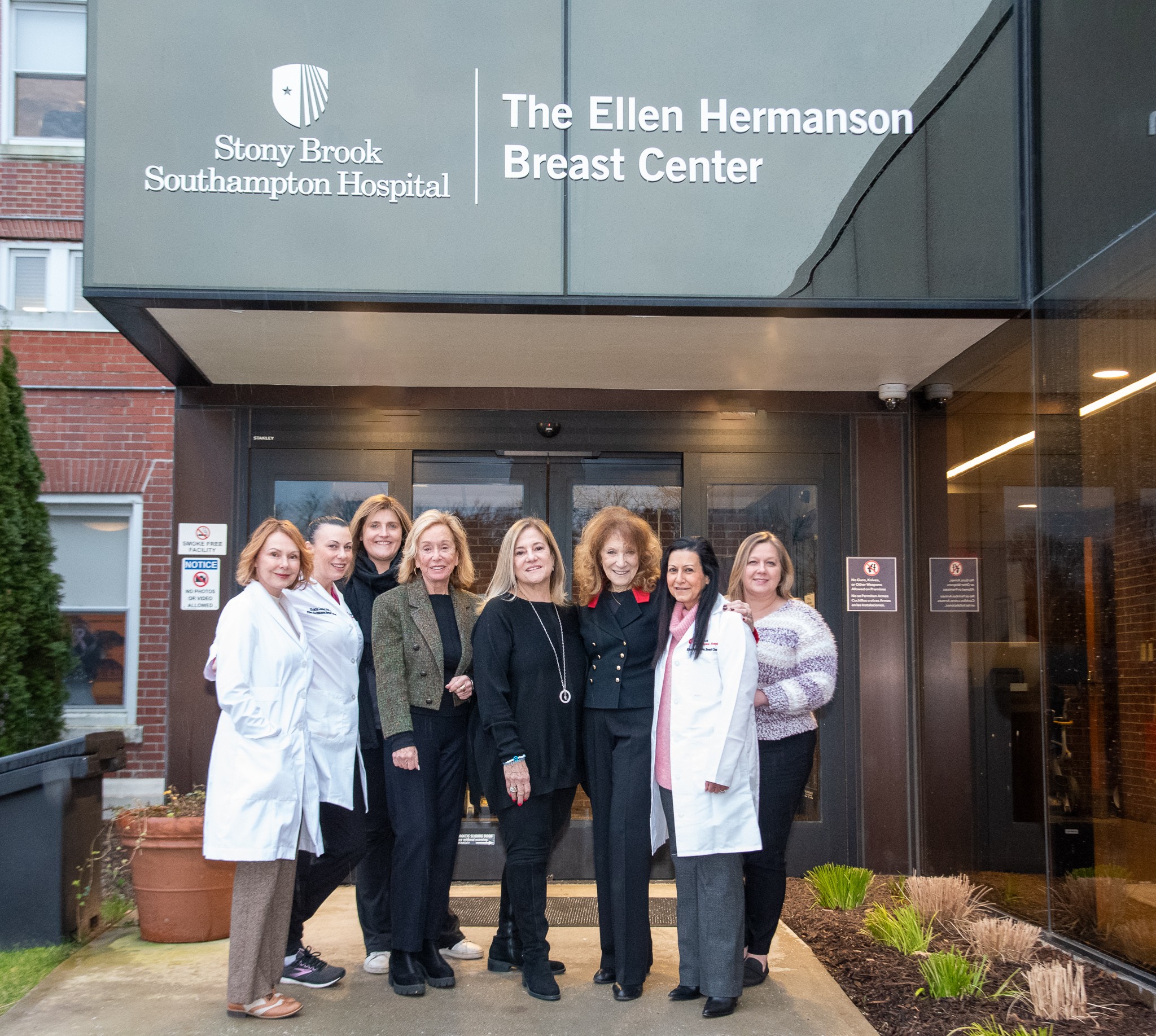 L.-R.: Michelle Wintjen; Kristen Lessler, Laura Borghardt, Ann Ciardullo, Cathy Tweedy, Dr. Julie Ratner, Dr. Edna Kapenhas and Laura Davis, RN of the Ellen Hermanson Foundation