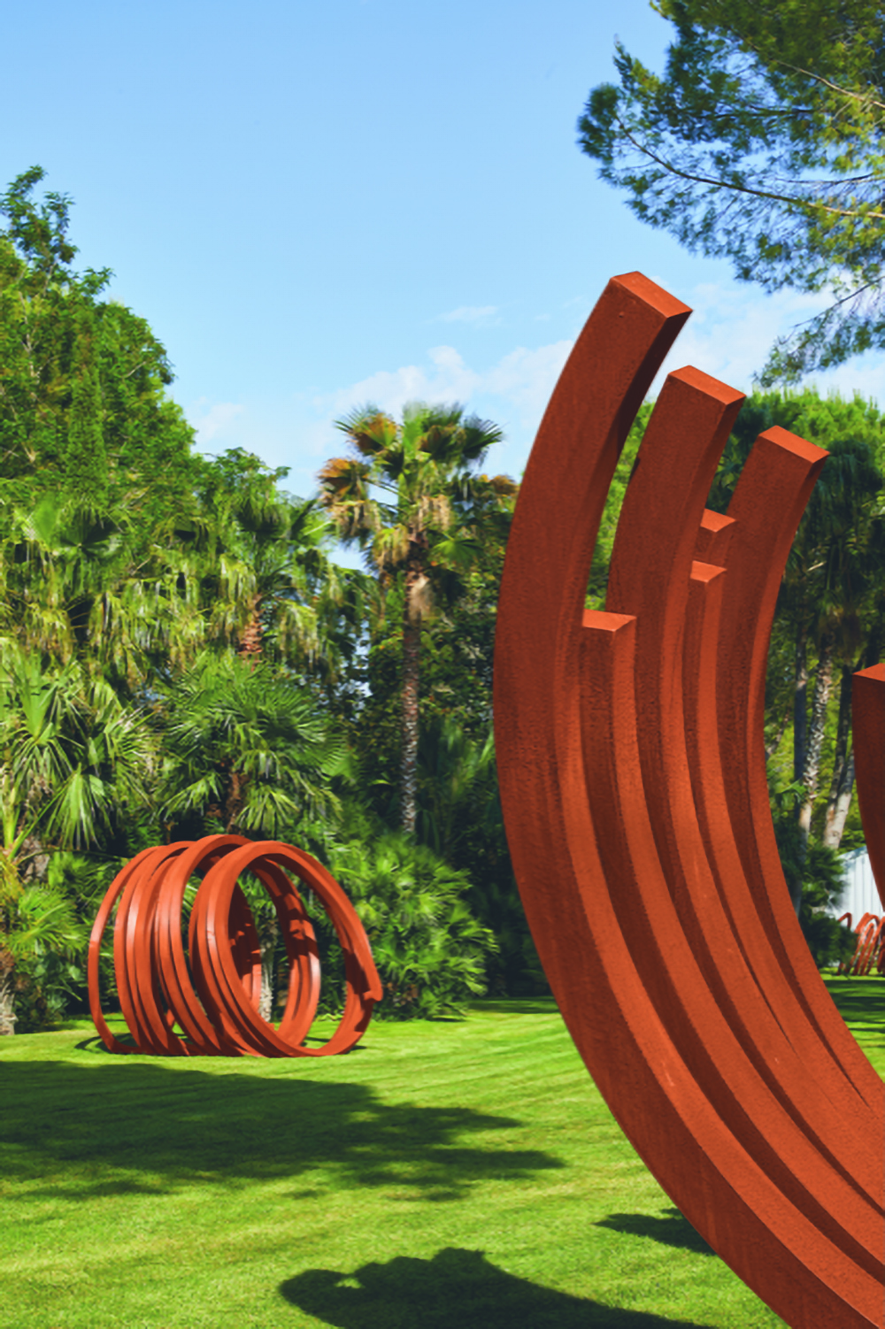 Sculpture by Bernar Venet at the Galerie House of Art & Design