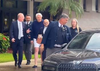 Mike Jeffries, the former longtime chief executive of Abercrombie & Fitch, leaves federal court after he was criminally charged with sex trafficking and prostitution involving dozens of men, in West Palm Beach, Florida, U.S. October 22, 2024 in a still image from video. REUTERS/Stringr.com