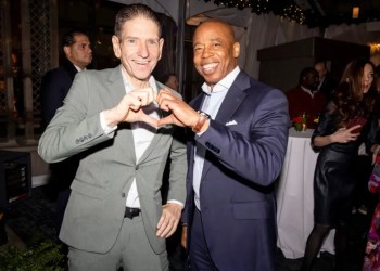 L.-R.: Todd Shapiro, New York City Mayor Eric Adams