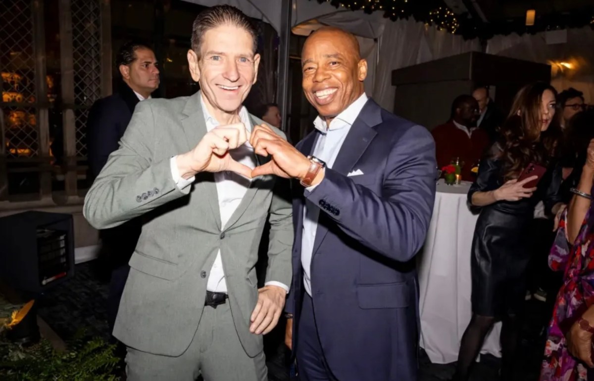 L.-R.: Todd Shapiro, New York City Mayor Eric Adams
