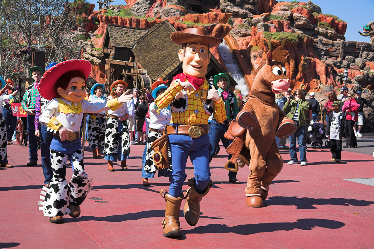 Disney characters at Splash Mountain