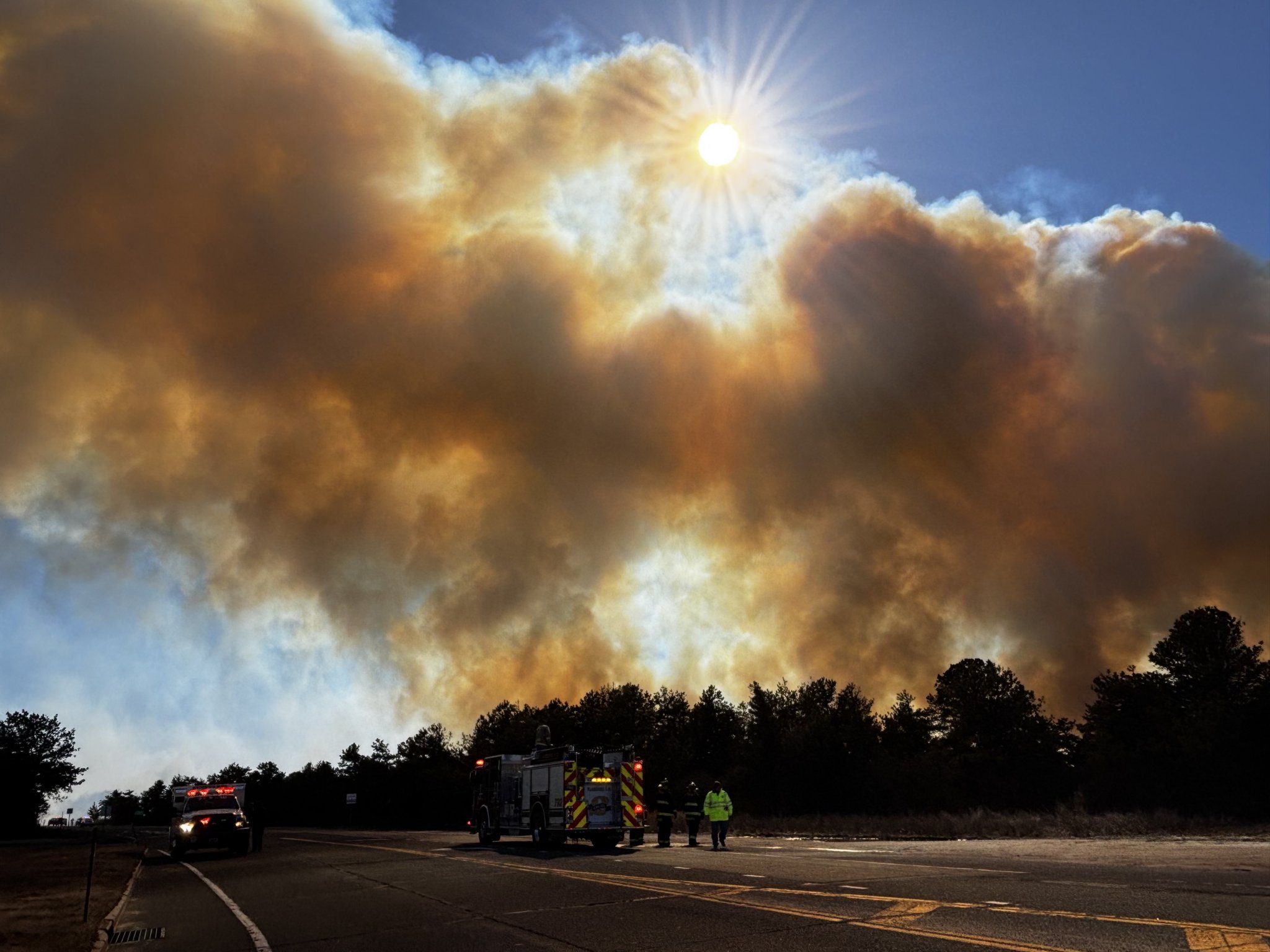 The Westhampton brush fire smoke plume blew south over the Atlantic Matilda Moncada)