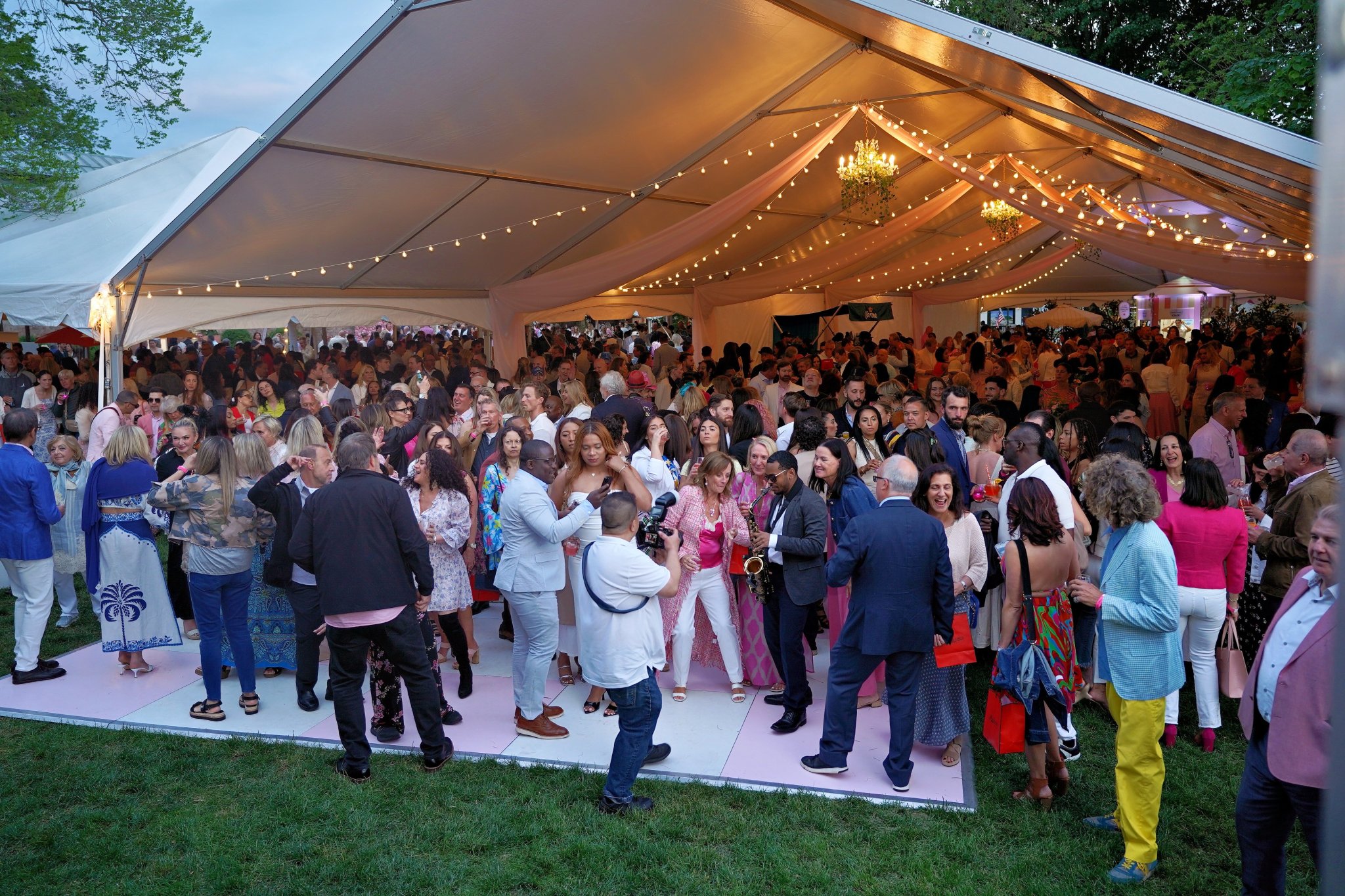Rosé Soirée 2025 crowd shot