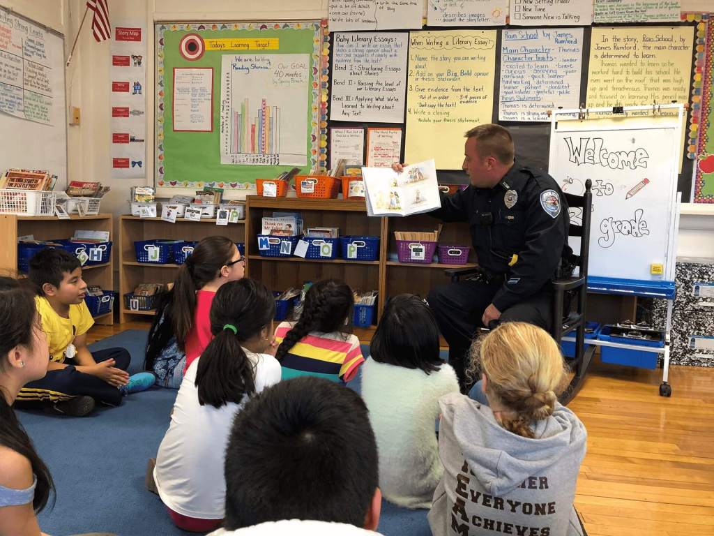 Southampton Town Det. Eric Breitwieser reads to third graders at the Tuckahoe School.
