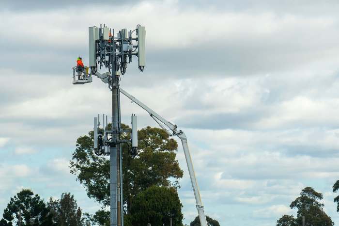 Cell towers will be installed in East Hampton address wireless