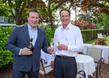 Chef Rocco DiSpiritoo and Southampton Mayor Bill Manger toast Rocco's new pop up restaurant: 