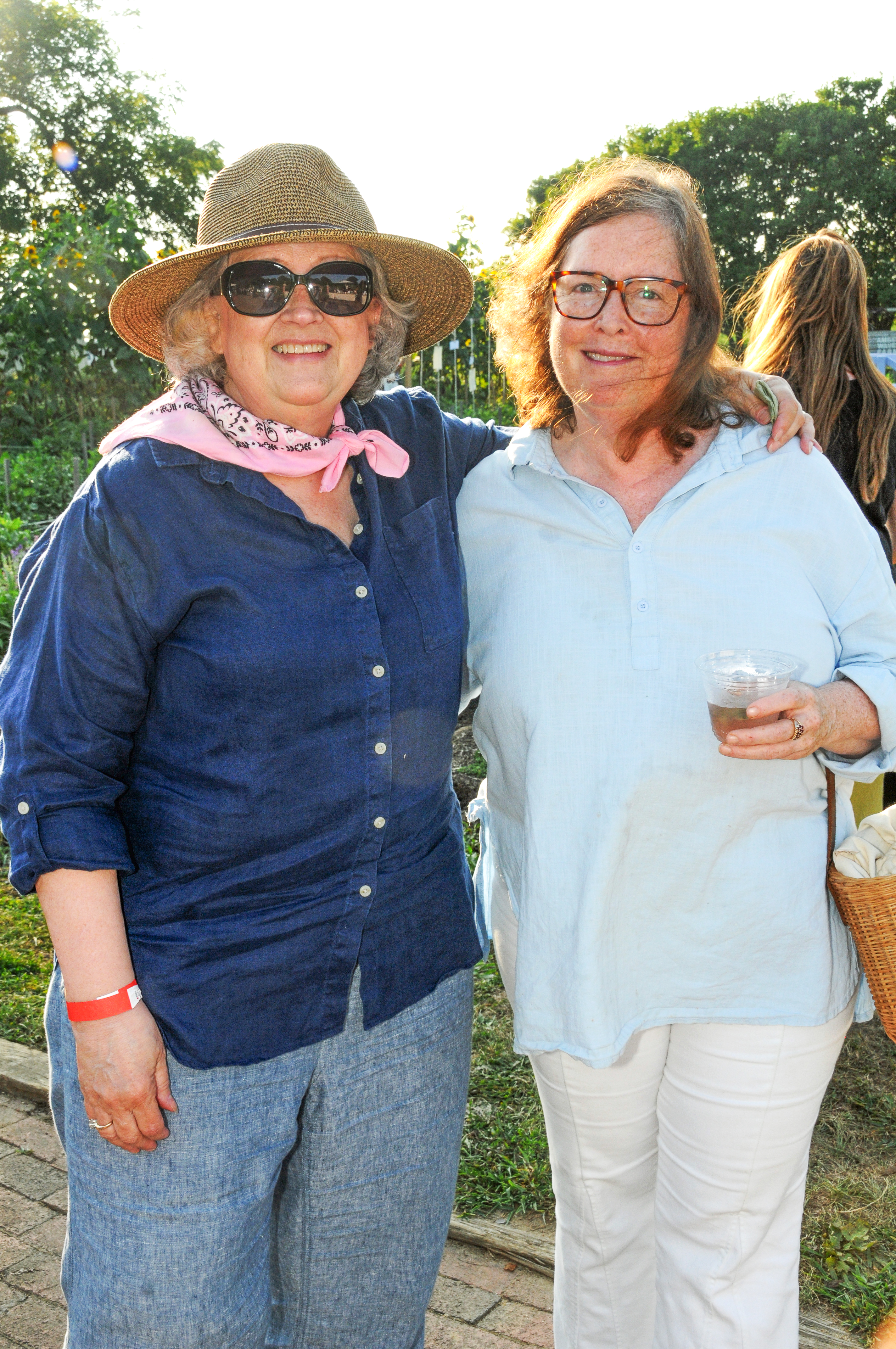 Barbara Borsack, Bess Rattray