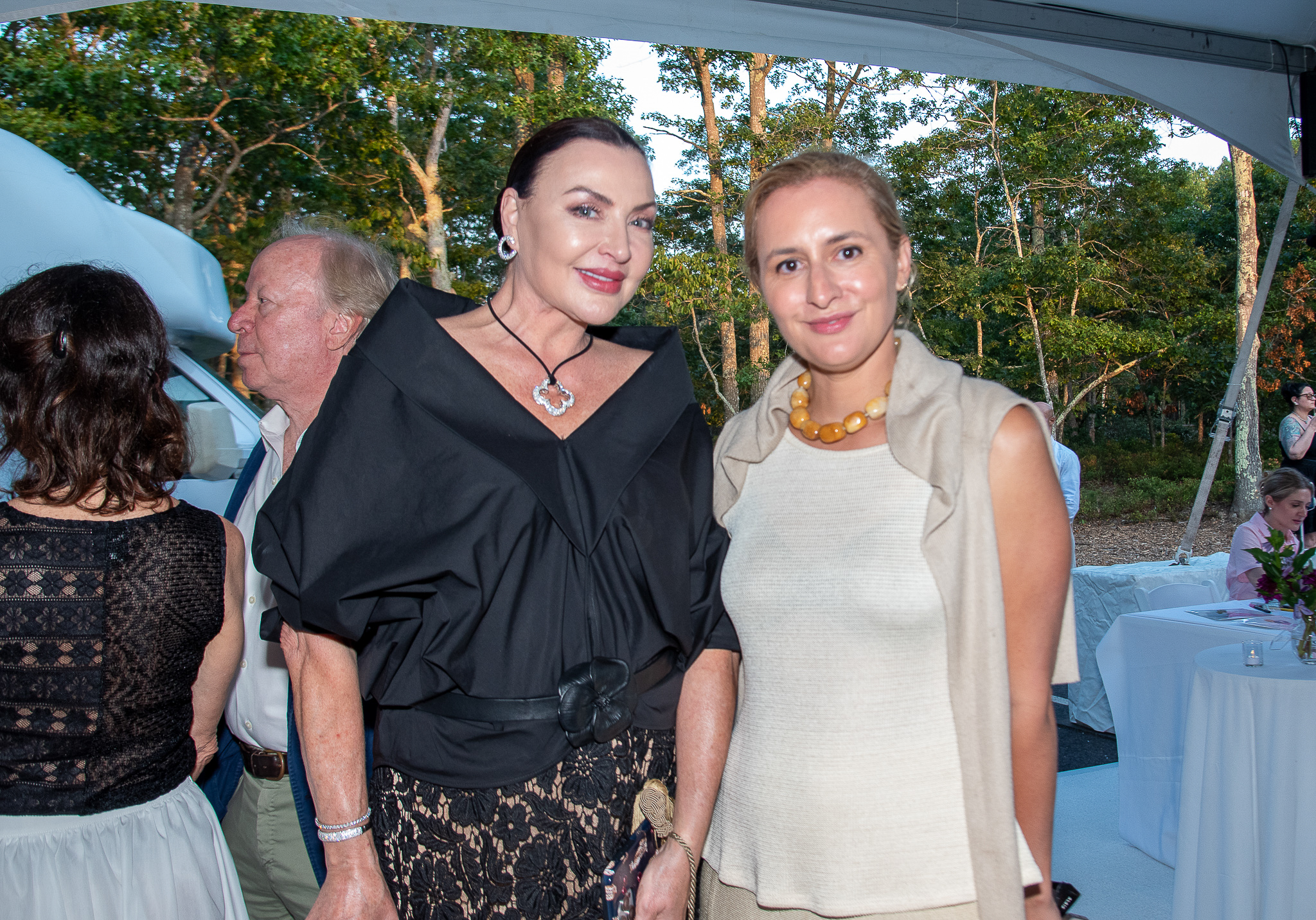 Nona and Isabel Schor