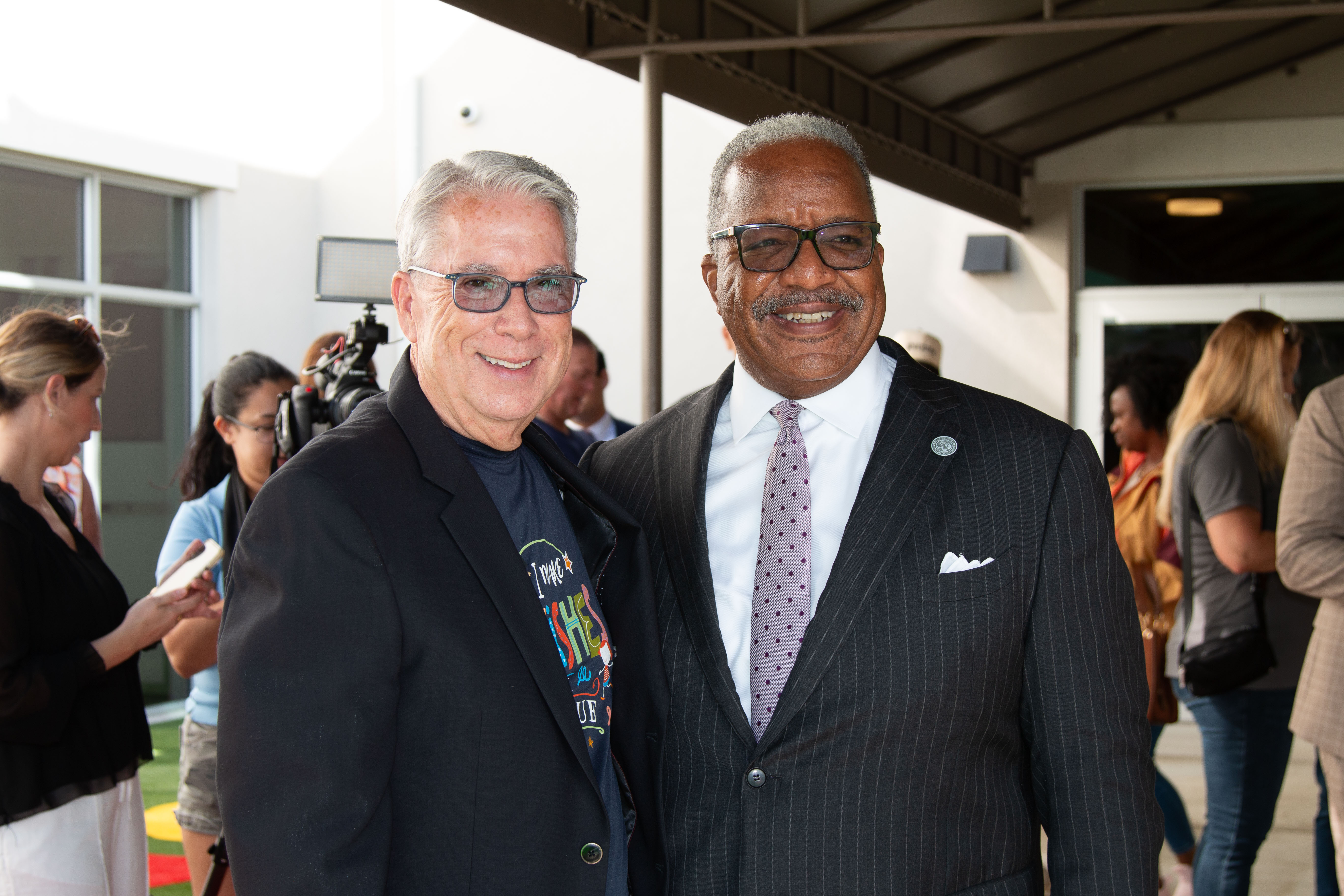  Robert Hamon, Mayor Keith James