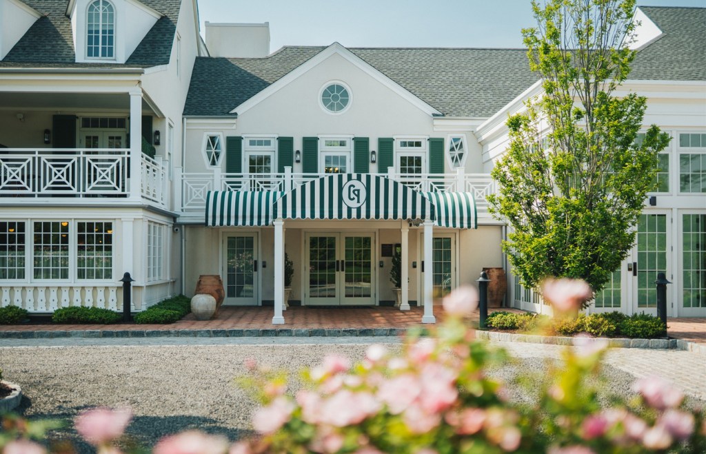 Canoe Place Inn