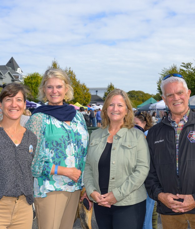 Sara Topping, Ann Welker, Maria Moore, Jimmy Mack